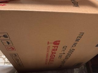 Silla de oficina gris nueva en caja