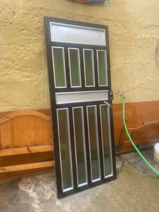 Puerta madera y cristal