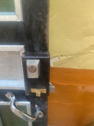 Puerta madera y cristal