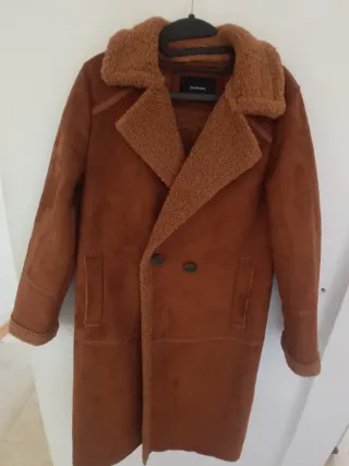 Chaquetón Stradivarius Marrón Borreguito