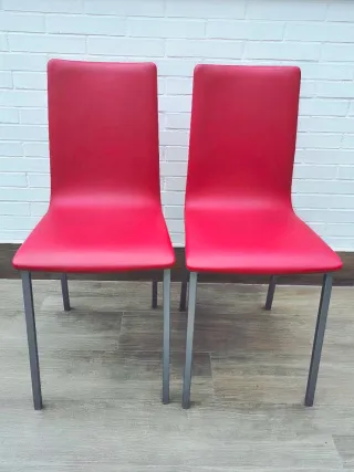 2 Sillas de cocina Polipiel Roja preciosas