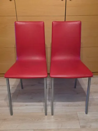 2 Sillas de cocina Polipiel Roja preciosas