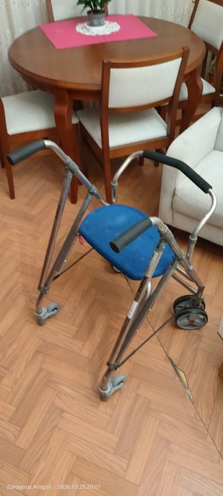 Andador con asiento con ruedas para mayores