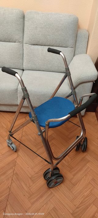 Andador con asiento con ruedas para mayores