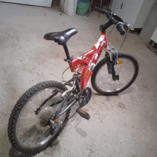 Bicicleta infantil roja Btwin