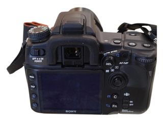 CAMARA DIGITAL REFLEX SONY ALPHA 700 12MPX 16-105MM 3.5-5.6 + CARGADOR + MANDO
