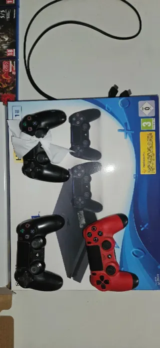 PS4 1TB + 3 Controller + 6 Giochi