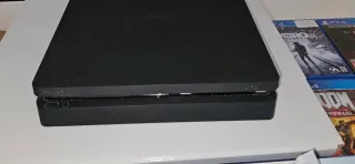 PS4 1TB + 3 Controller + 6 Giochi