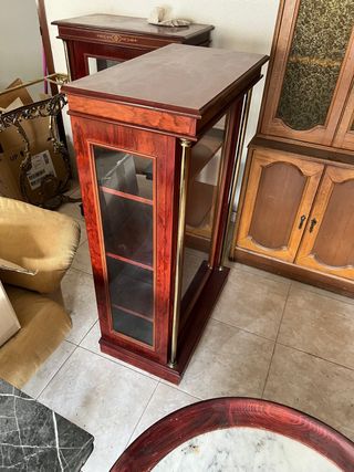 Vitrina expositora clásica madera y cristal