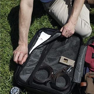 NUMADA-Juego de Maletas Rígidas 3pzs. Maleta Cabina 53cm, Maleta Mediana 63cm y Neceser. Set de Maletas de Viaje ABS Eco Friendly, 4 Ruedas Dobles, Resistentes, Ligeras y Seguras (Verde) NUEVO