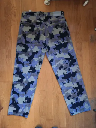 Pantalones Camuflaje Morado y Gris y graffiti