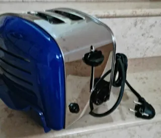 Tostapane blu nuovo mai usato