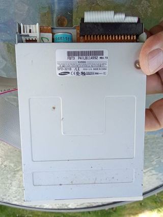 Informática vintage. Lector de Diskettes de 3,5"