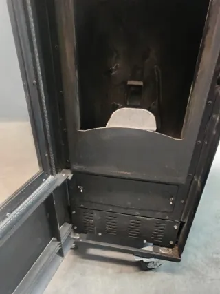 Estufa de pellets negra