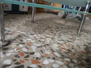 Mesa de centro cristal y metal ovalada