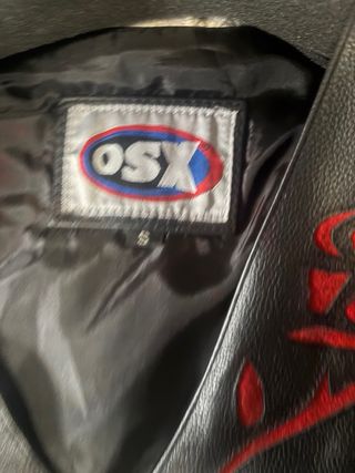 Chaleco de cuero negro y rojo Talla S