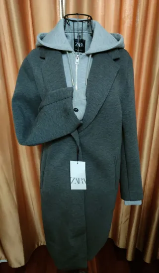 Abrigo combinado con capucha Zara Talla L
