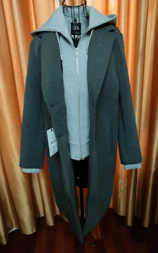 Abrigo combinado con capucha Zara Talla L