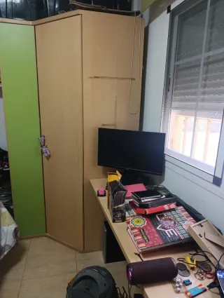 Armario esquinero con escritorio