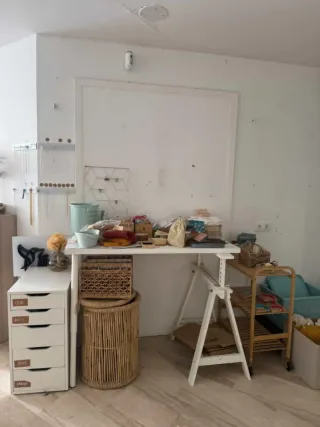 Escritorio de oficina blanco y gris