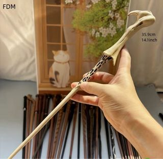 Pack: Varita Harry Potter 37.8cm + collar horrocru