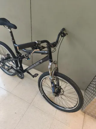 Bicicleta Enduro Santa Cruz Negra