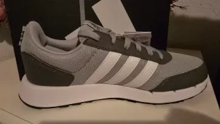 Sapatilhas Adidas run 50s cinza e branco tam 38