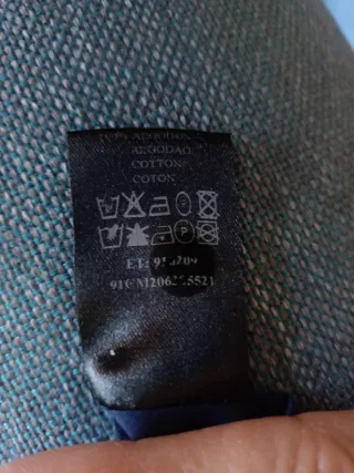 Camisa Carolina Herrera azul con volantes