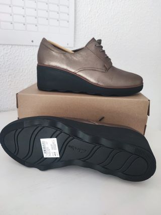 Clarks Mazy Hyannis piel cuña metálico t40