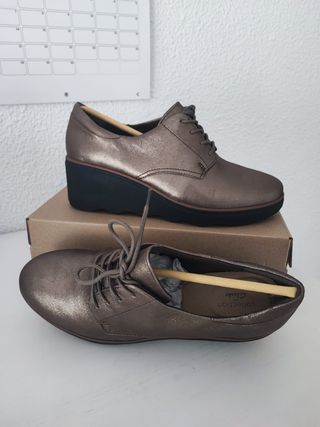 Clarks Mazy Hyannis piel cuña metálico t40