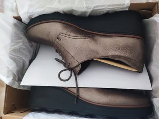 Clarks Mazy Hyannis piel cuña metálico t40