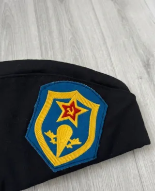 Gorra Pilotka Militar Soviética con parches.