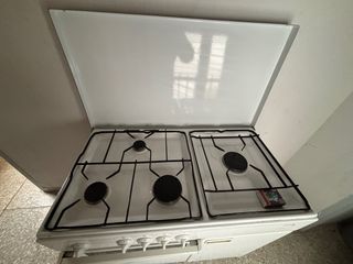 Cocina de gas blanca