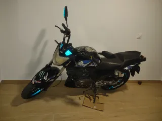 Zontes 125 Naked Negra y Azul