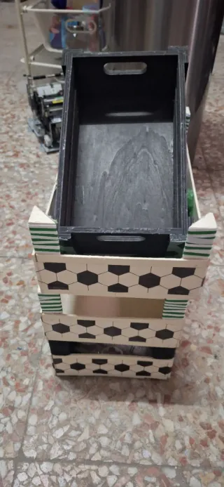 Cajas de madera con adornos