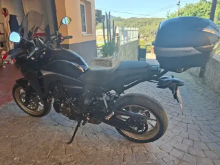 Yamaha Tracer 7 Negra y Dorada