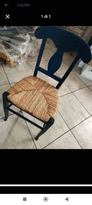 Sedia in legno con seduta in juta blu ne abbiamo 6