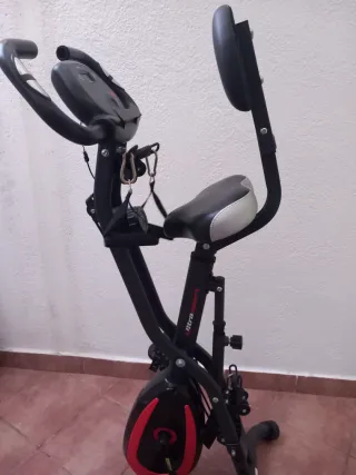 Bicicleta Estática Negra y Roja