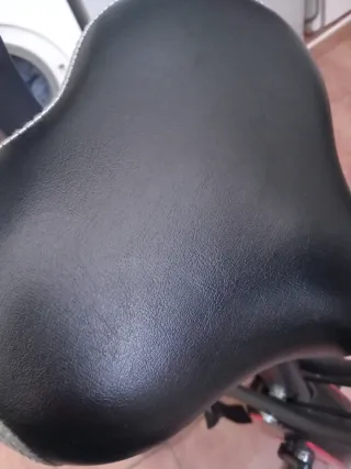 Bicicleta Estática Negra y Roja