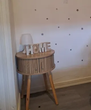 Mesita de madera redonda