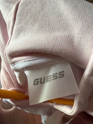 Sudadera Guess Blanca y Rosa