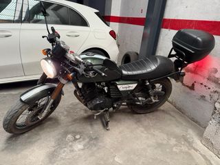 Moto 125cc Diseño Custom Negra y Verde