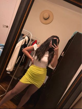 Falda cruzada amarilla