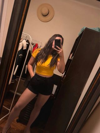Crop top amarillo talla única