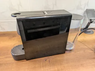 Cafetera Krups Nespresso Negra