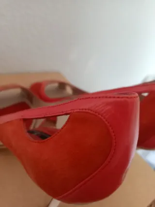 Zapatos tacón Carolina Herrera rojos y beige