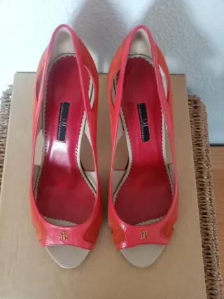 Zapatos tacón Carolina Herrera rojos y beige