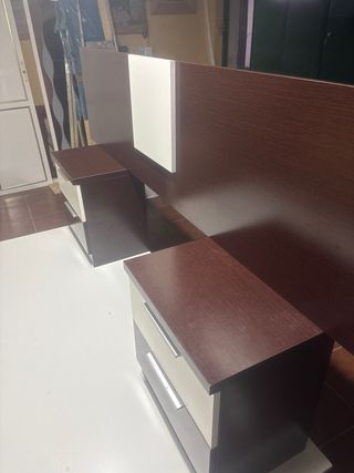 Dormitorio completo: cabecero y mesitas