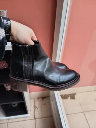 Botas negras bajas con cremallera