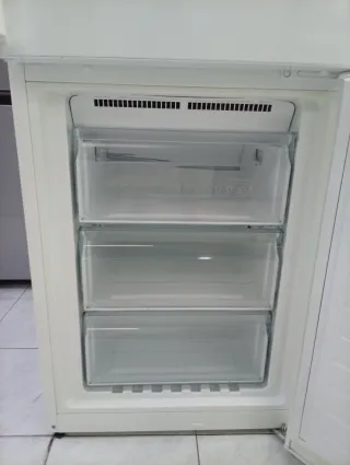NEVERA SIEMENS 1.85+60 cm Garantía